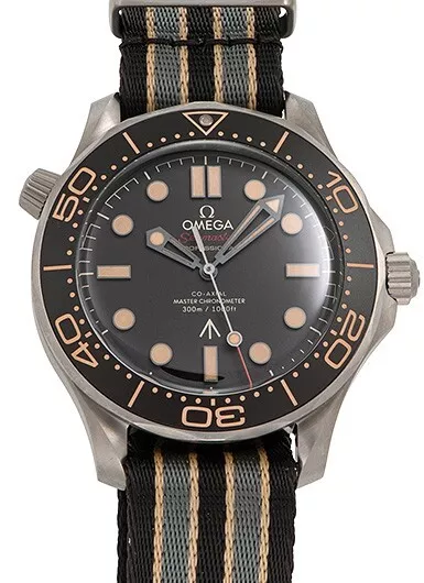 OMEGA SEAMASTER DIVER 300M CHRONOMETER 42MM 007 JAMES BOND 210.92.42.20.01.001